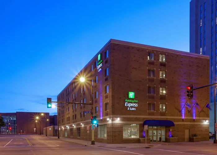 Hot Tub in Room Holiday Inn Express & Suites Minneapolis-Downtown Convention Center By Ihg