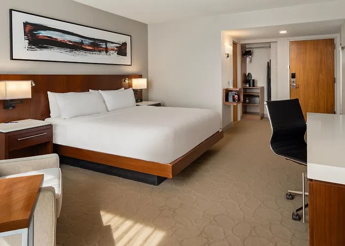 Family Hotel: Delta Hotels By Marriott Minneapolis Northeast